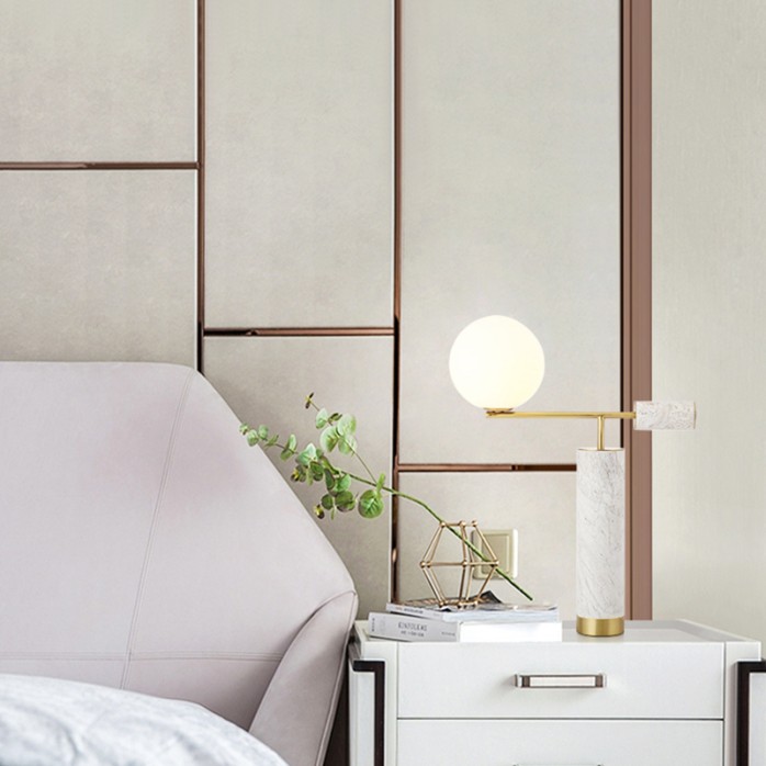 Luxury vertical balance design small clock decorative table lamp