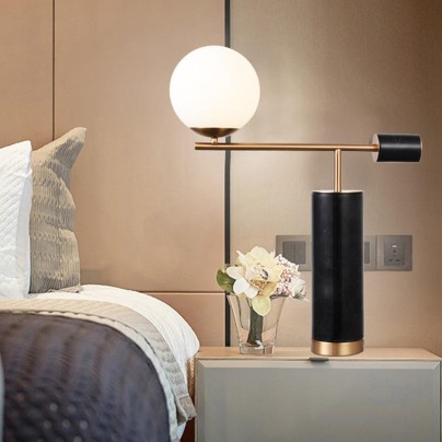 Luxury vertical balance design small clock decorative table lamp