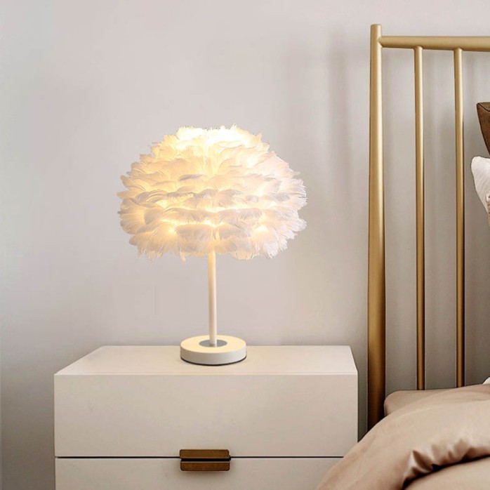 Elegant layered feather art decorative table lamp