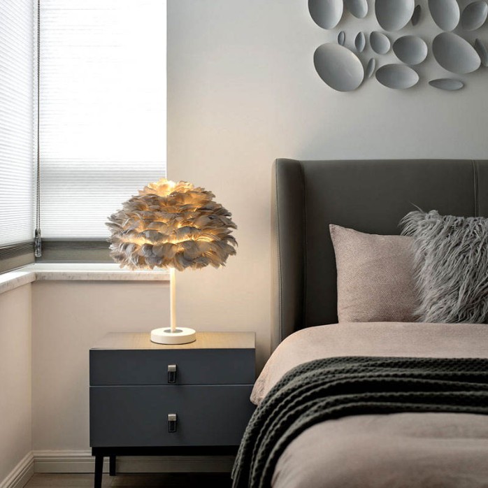 Elegant layered feather art decorative table lamp