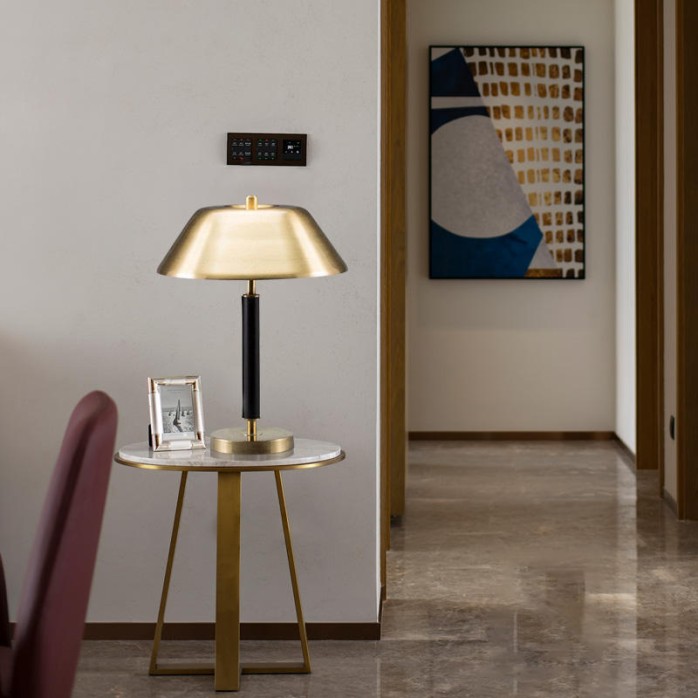 Light luxury creative decorative metal table lamp