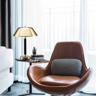 Light luxury creative decorative metal table lamp