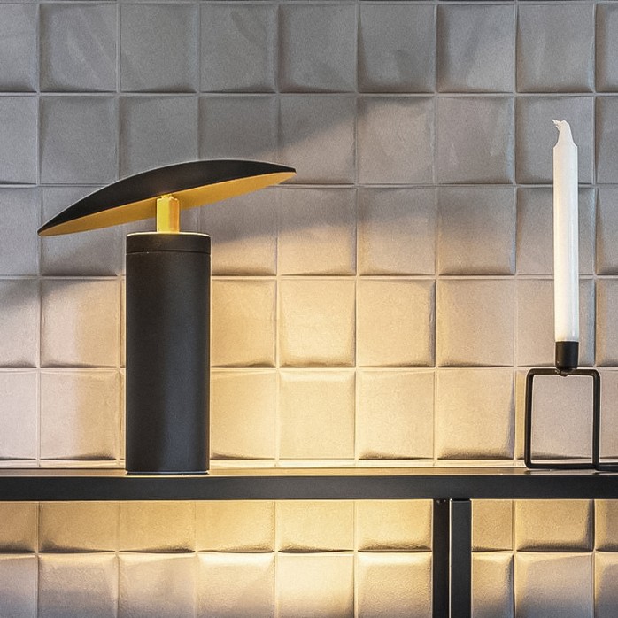 Black nordic aluminum indoor table lamp