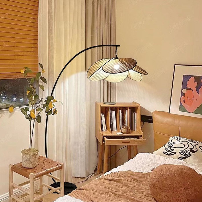 Retro rattan lampshade flower floor lamp