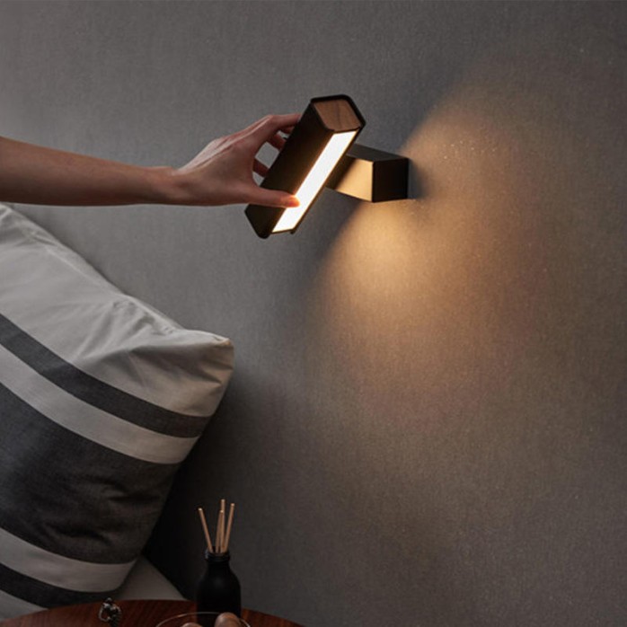 Simple modern creative rotating wall lamp